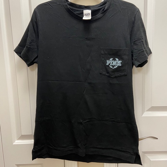 PINK Campus Tee 💙🖤
